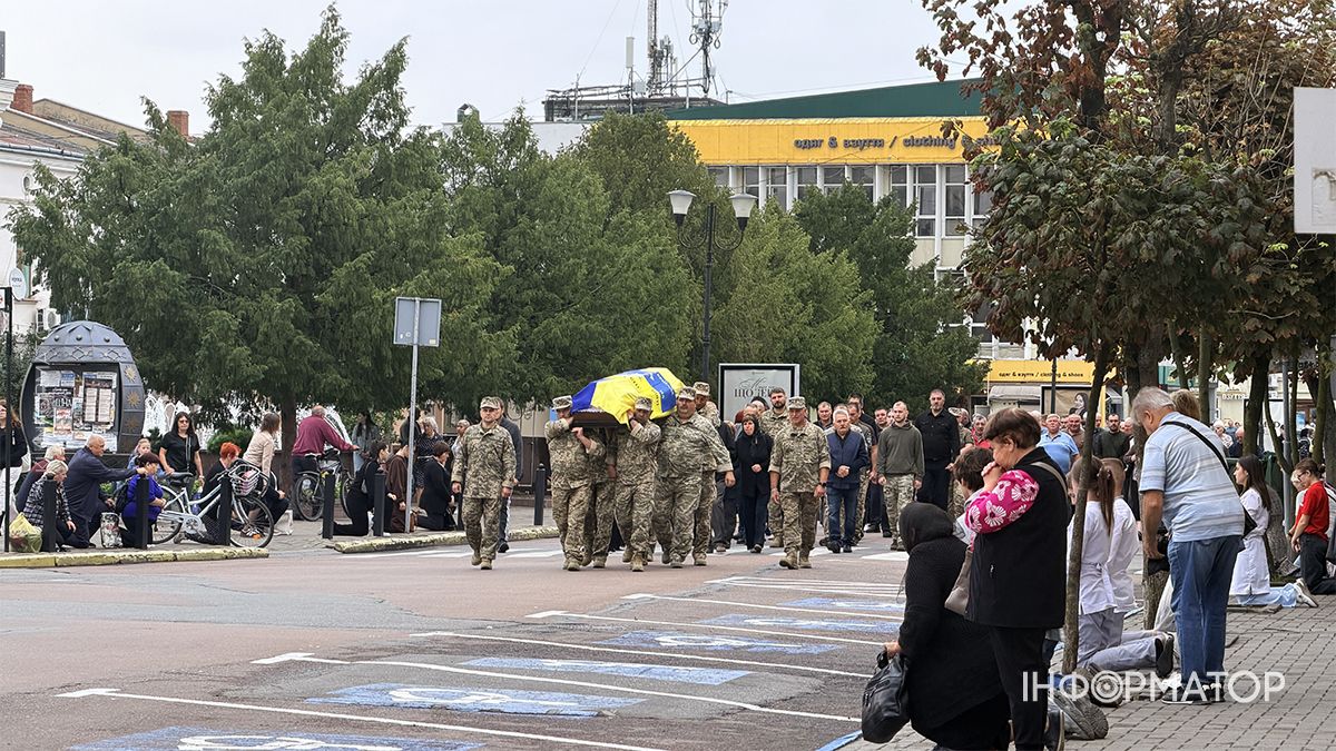 На вічний спочинок у Коломиї провели Тараса Танцюру 14
