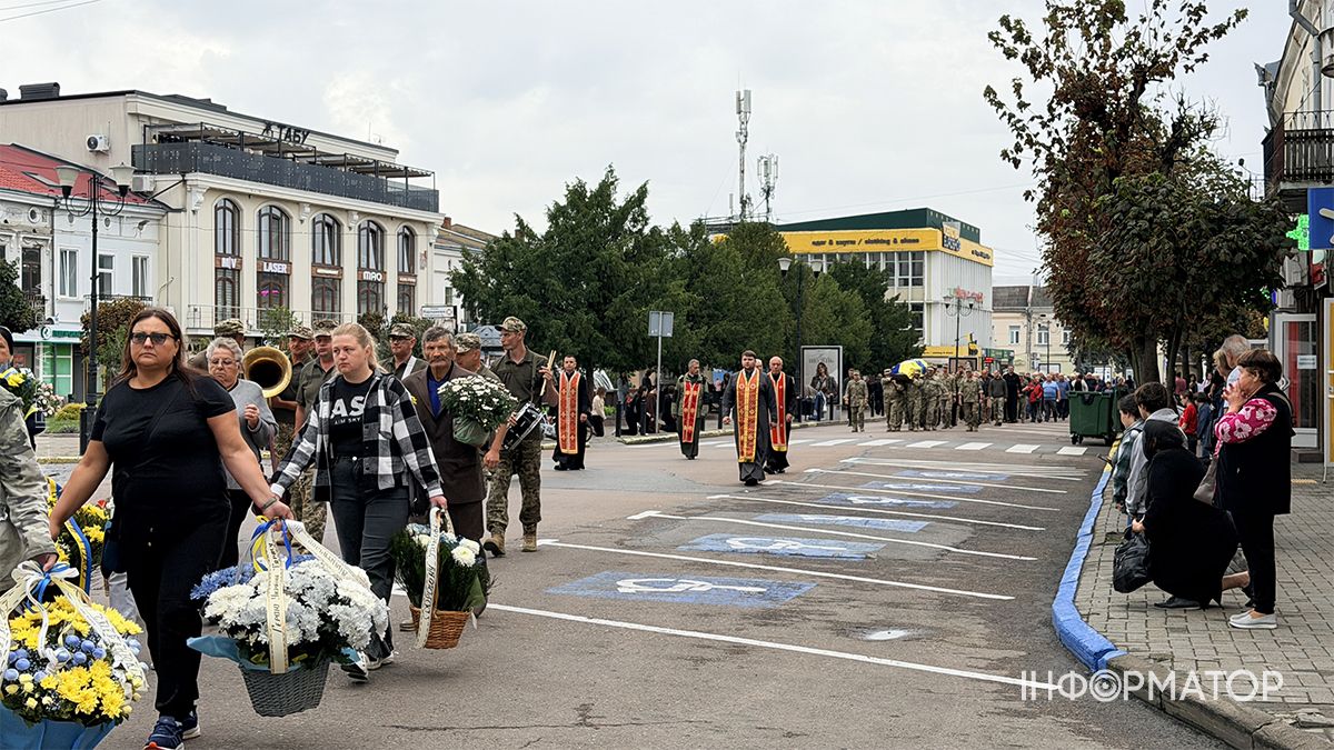 На вічний спочинок у Коломиї провели Тараса Танцюру 12