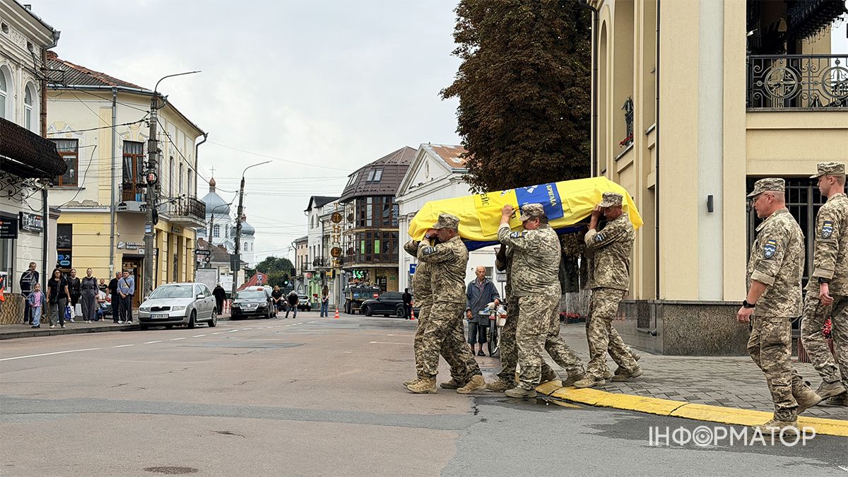 На вічний спочинок у Коломиї провели Тараса Танцюру 4