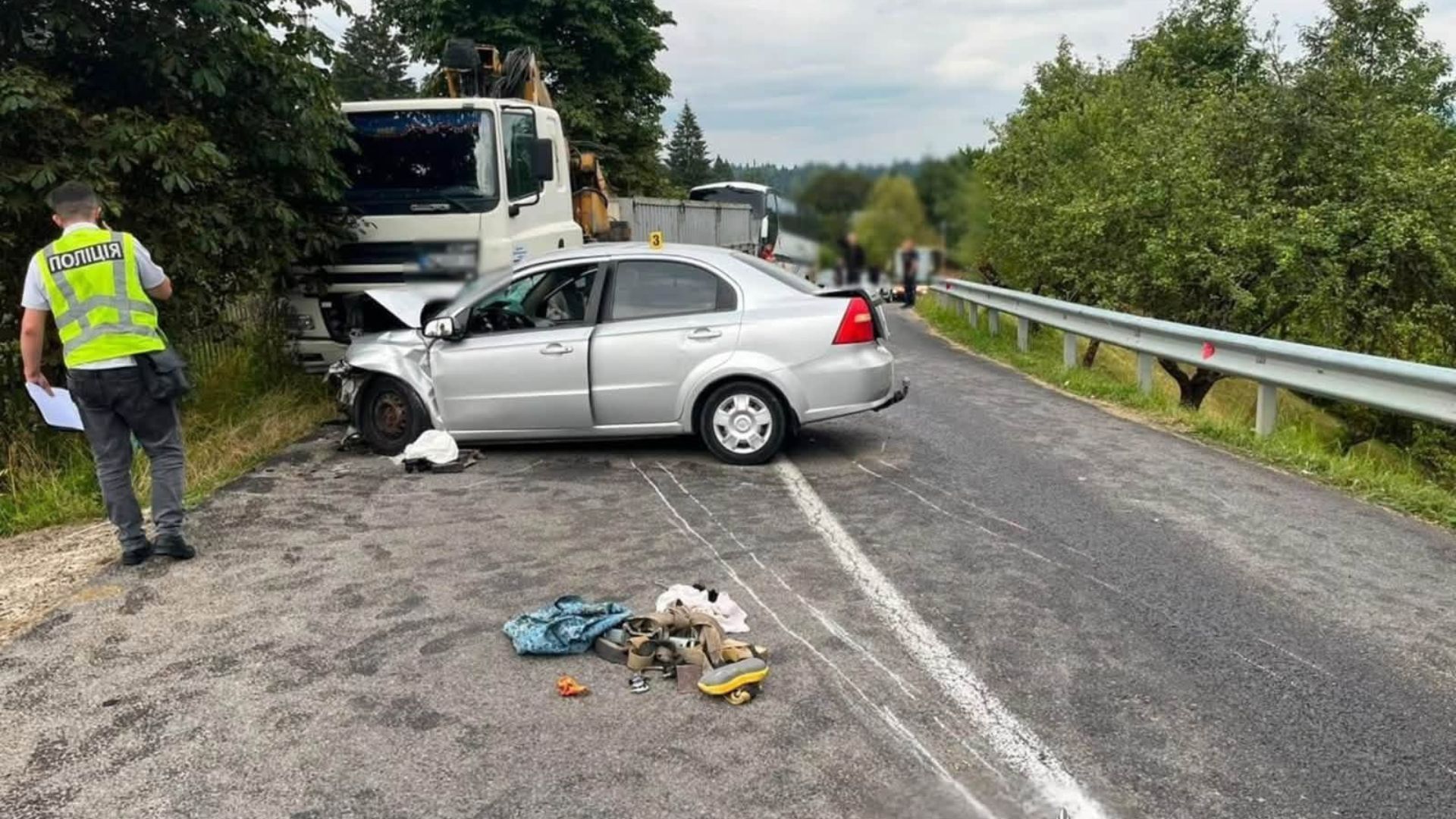 На Верховинщині загинув водій легковика після зіткнення з вантажівкою