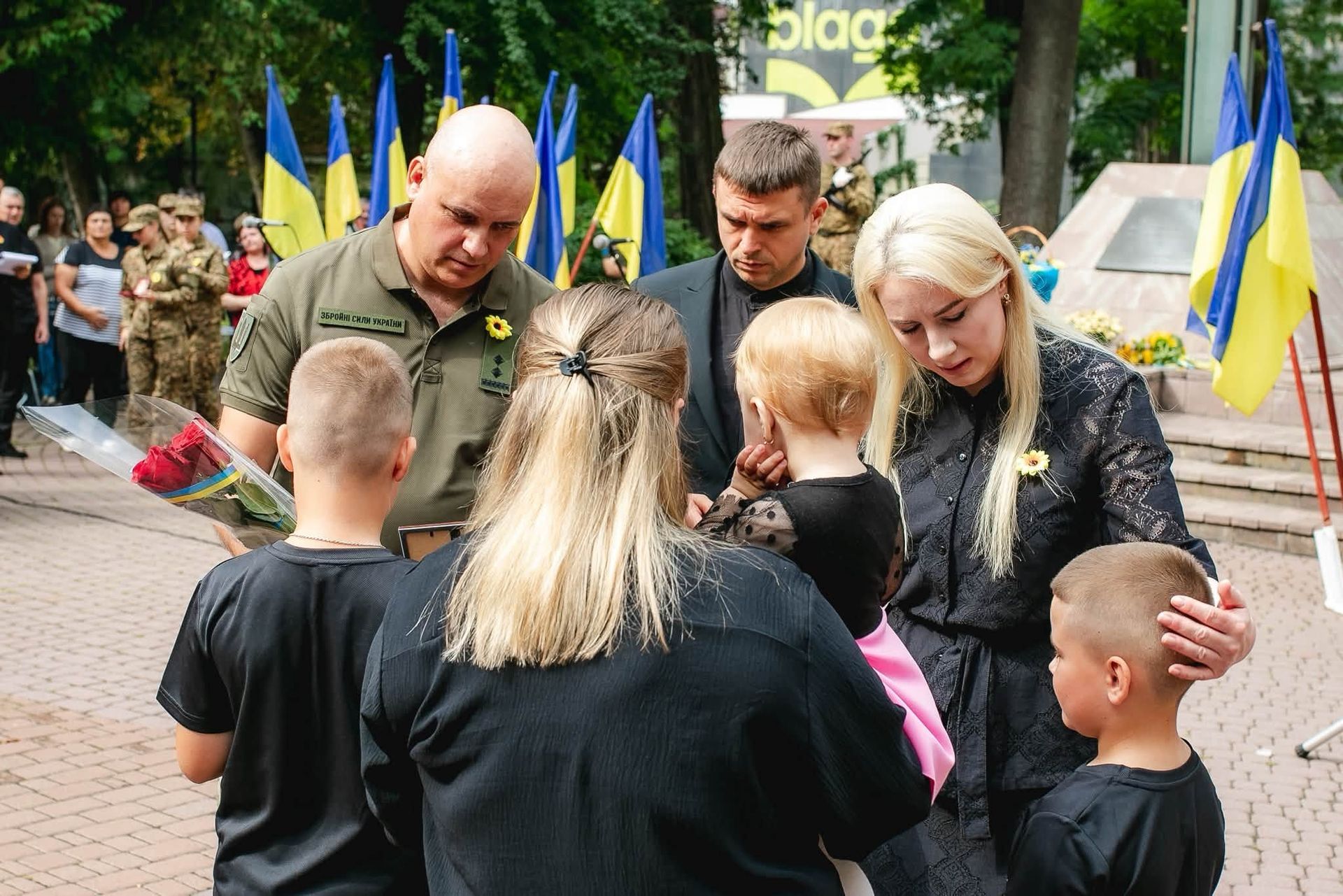Захисників із Прикарпаття посмертно відзначили державними нагородами 13