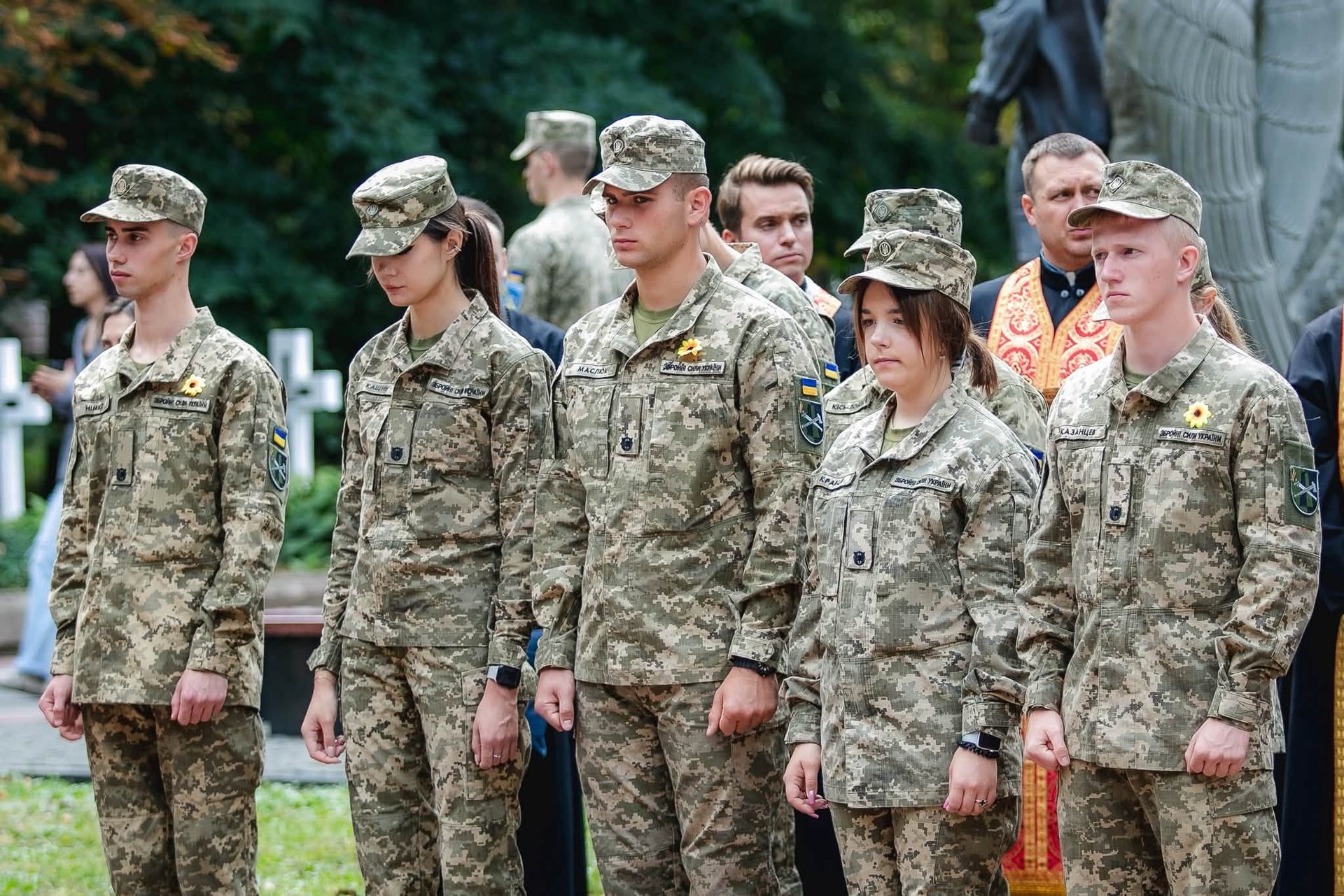 Захисників із Прикарпаття посмертно відзначили державними нагородами 3