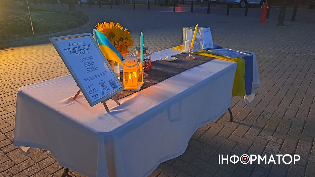 В центрі Коломиї розмістили "Стіл пам’яті" на честь полеглих Героїв 5