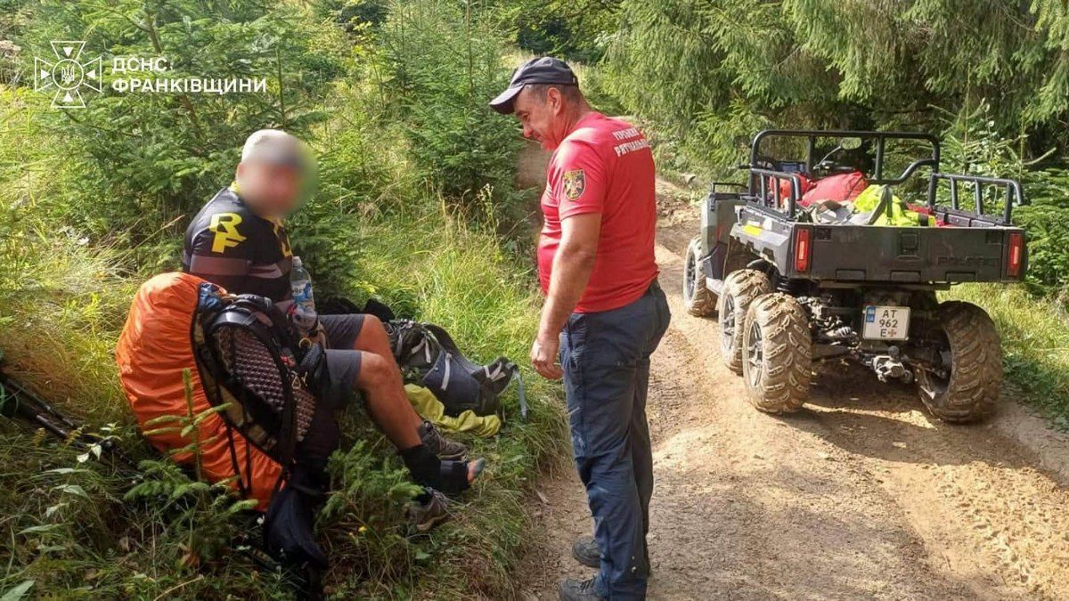 В горах Прикарпаття рятували туристів з травмованою ногою та головою