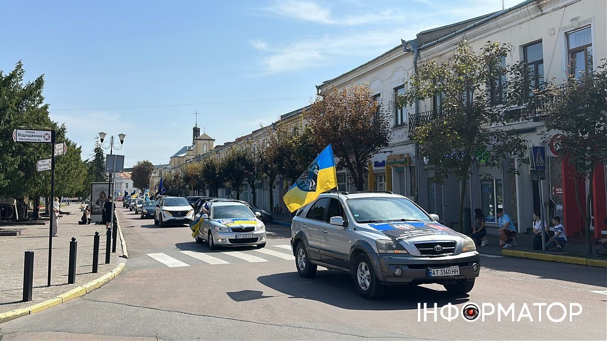 До Міжнародного дня зниклих безвісти у Коломиї відбувся автопробіг та пам'ятний захід