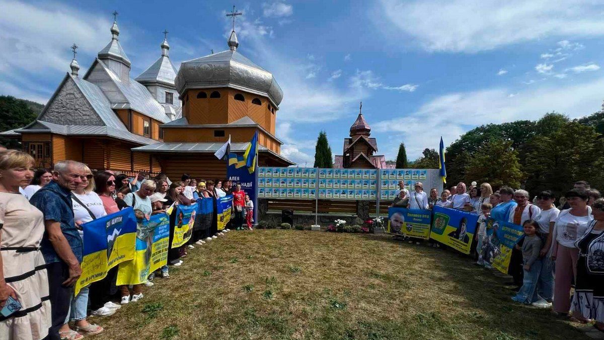 На честь зниклих та полонених захисників з Верховинщини відкрили Алею Віри та Надії