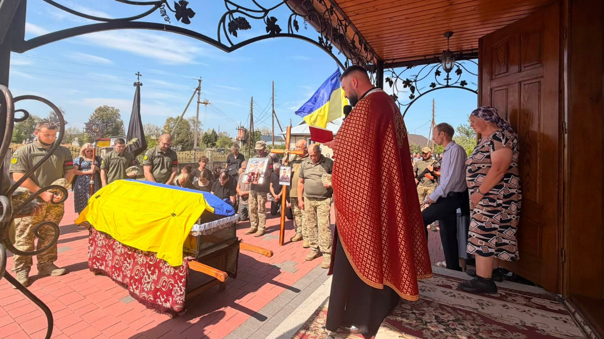 В останню путь провели захисника з Надвірнянщини Івана Созанського 3