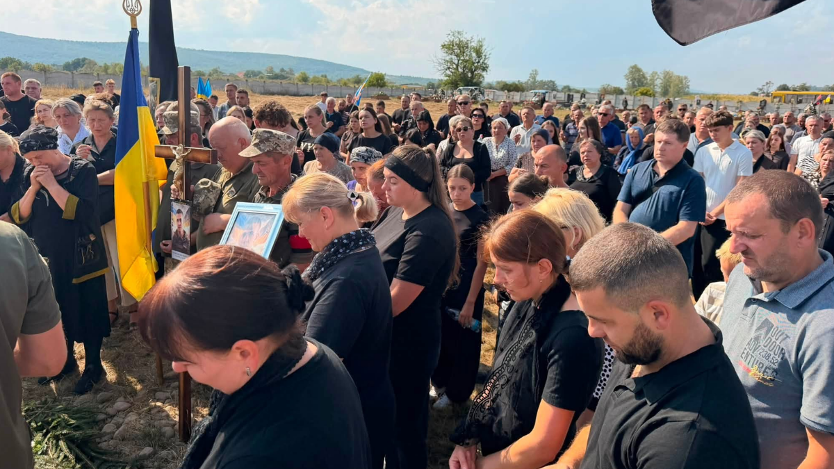 В останню путь провели захисника з Надвірнянщини Івана Созанського 5