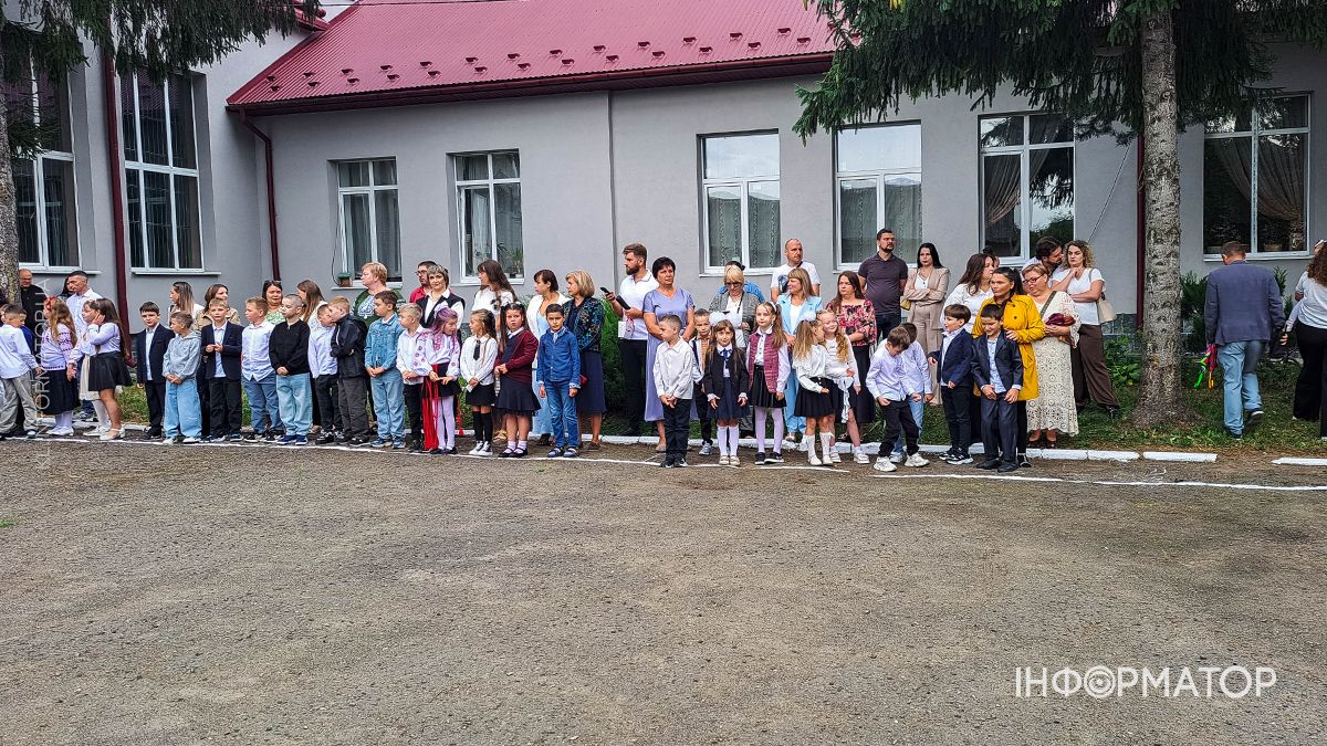 Перший дзвоник пролунав у школах Коломиї. ФОТО 8
