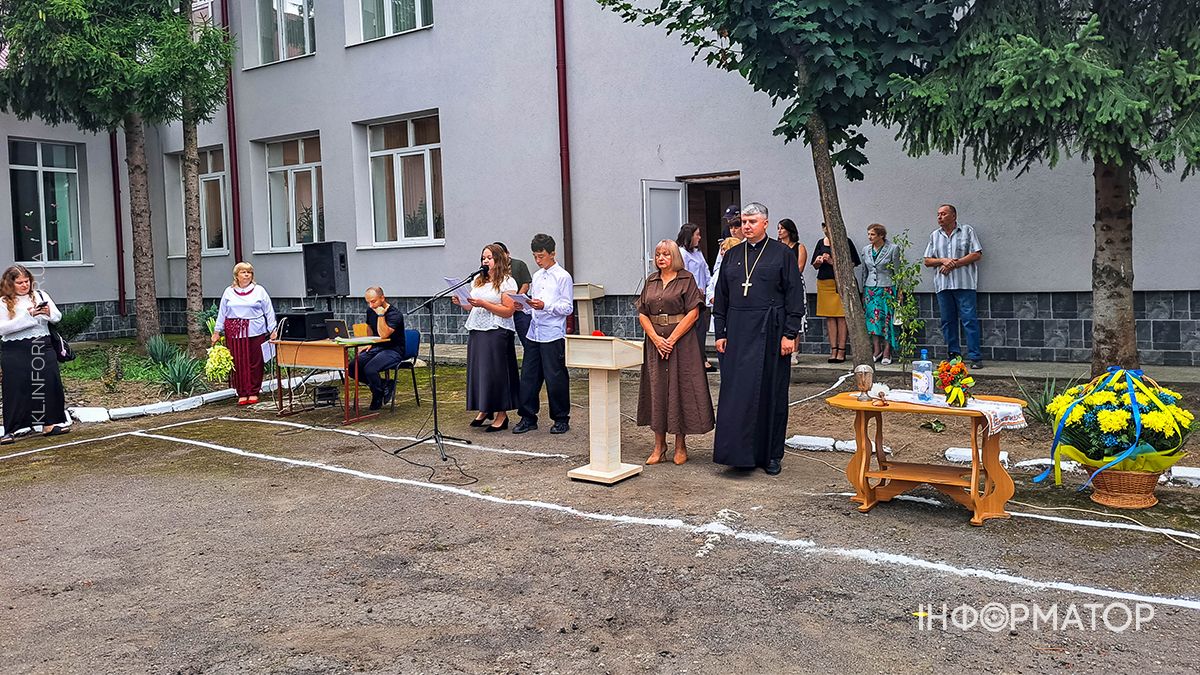 Перший дзвоник пролунав у школах Коломиї. ФОТО 10