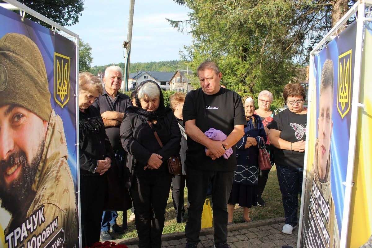 У Делятині освятили пам'ятні банери трьом полеглим Героям 6