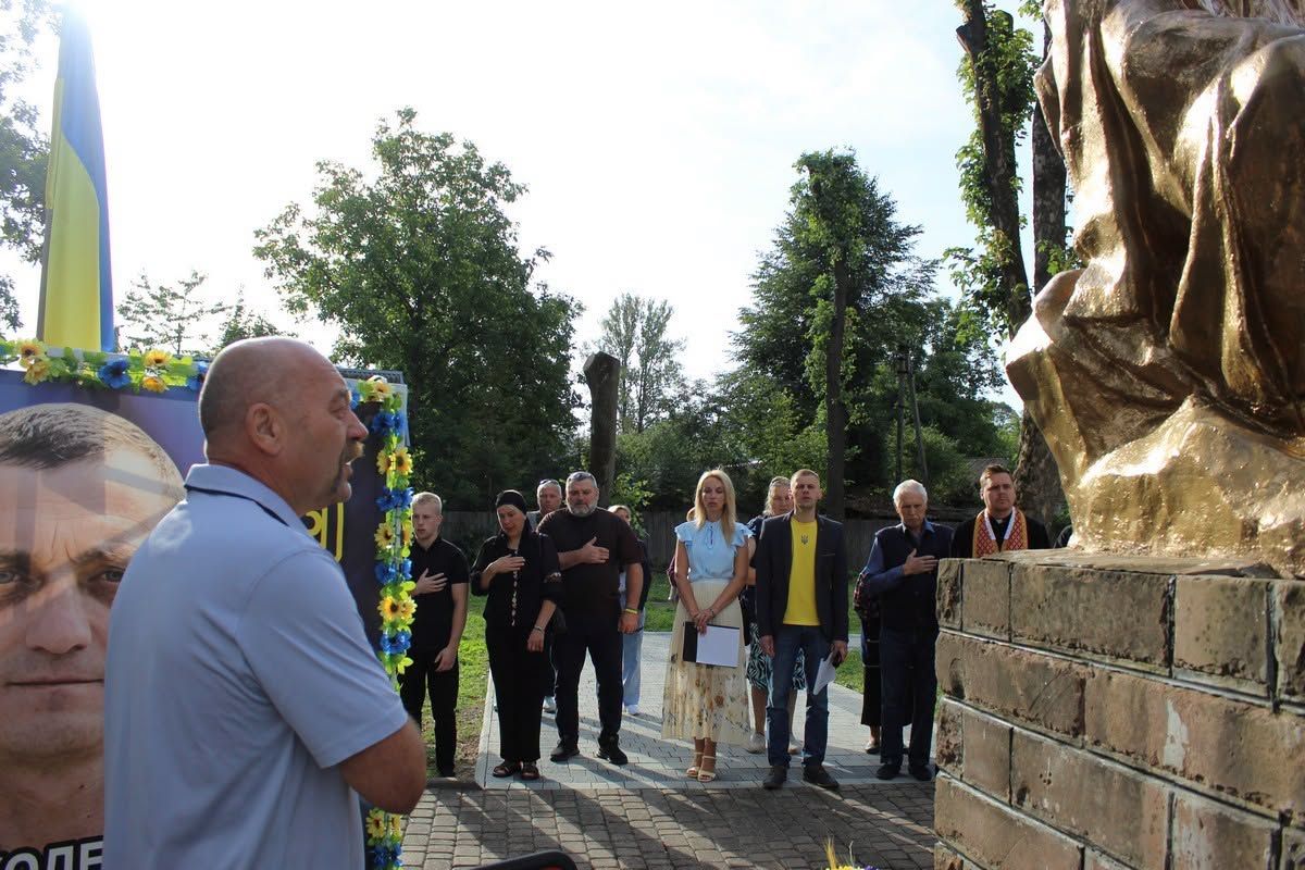У Делятині освятили пам'ятні банери трьом полеглим Героям 8