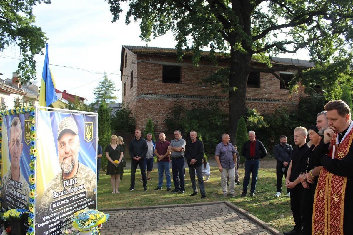У Делятині освятили пам'ятні банери трьом полеглим Героям 9
