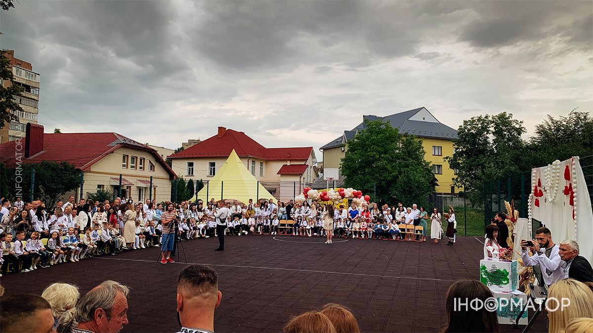 Перший дзвоник пролунав у школах Коломиї. ФОТО 15