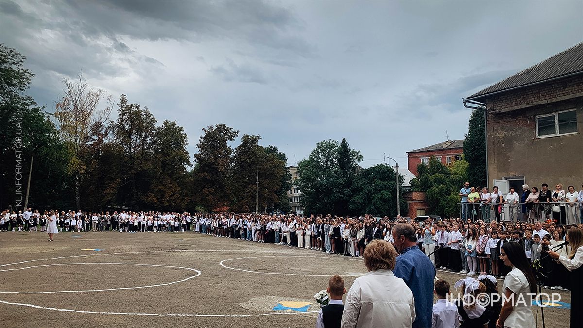 Перший дзвоник пролунав у школах Коломиї. ФОТО 8