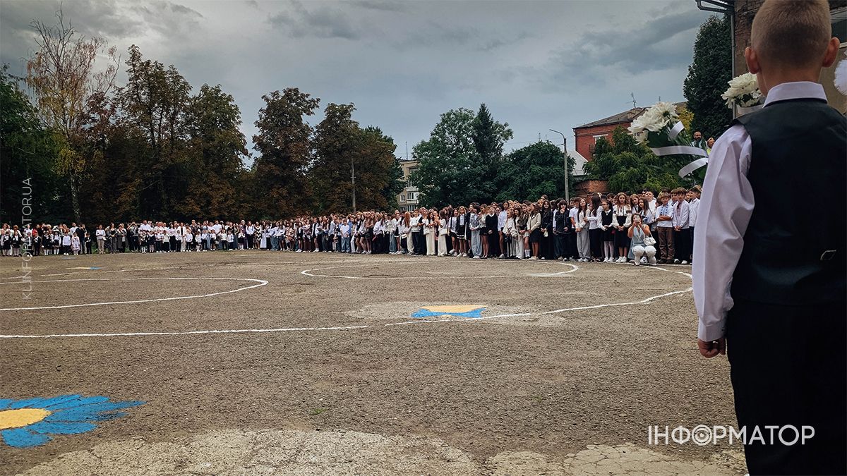 Перший дзвоник пролунав у школах Коломиї. ФОТО 6