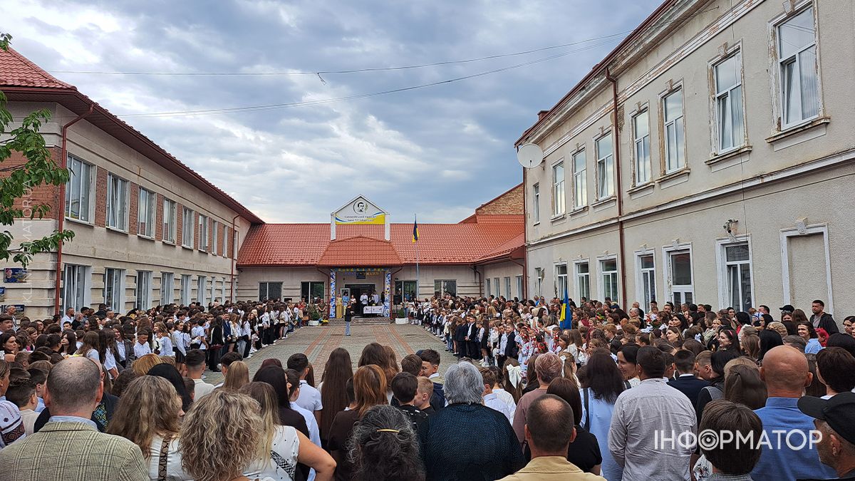 Перший дзвоник пролунав у школах Коломиї. ФОТО 17