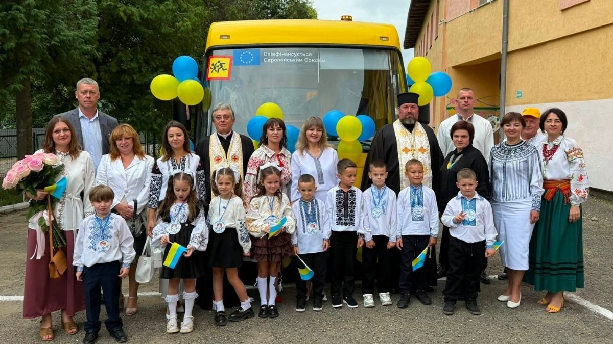 Ліцей в Отинії отримав новий шкільний автобус 1