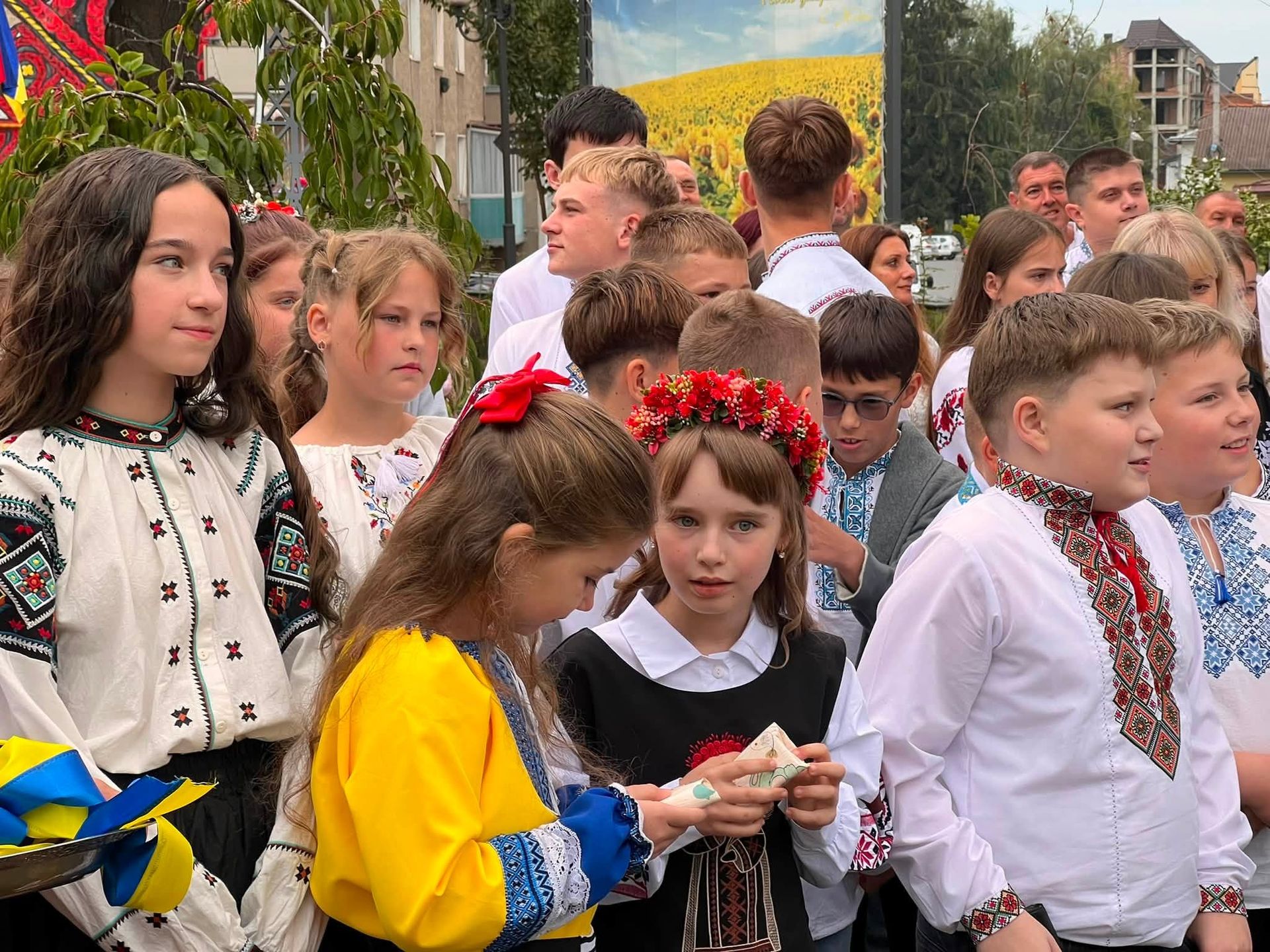 Городенківський ліцей отримав новий шкільний автобус та інтерактивний арт-об'єкт 2