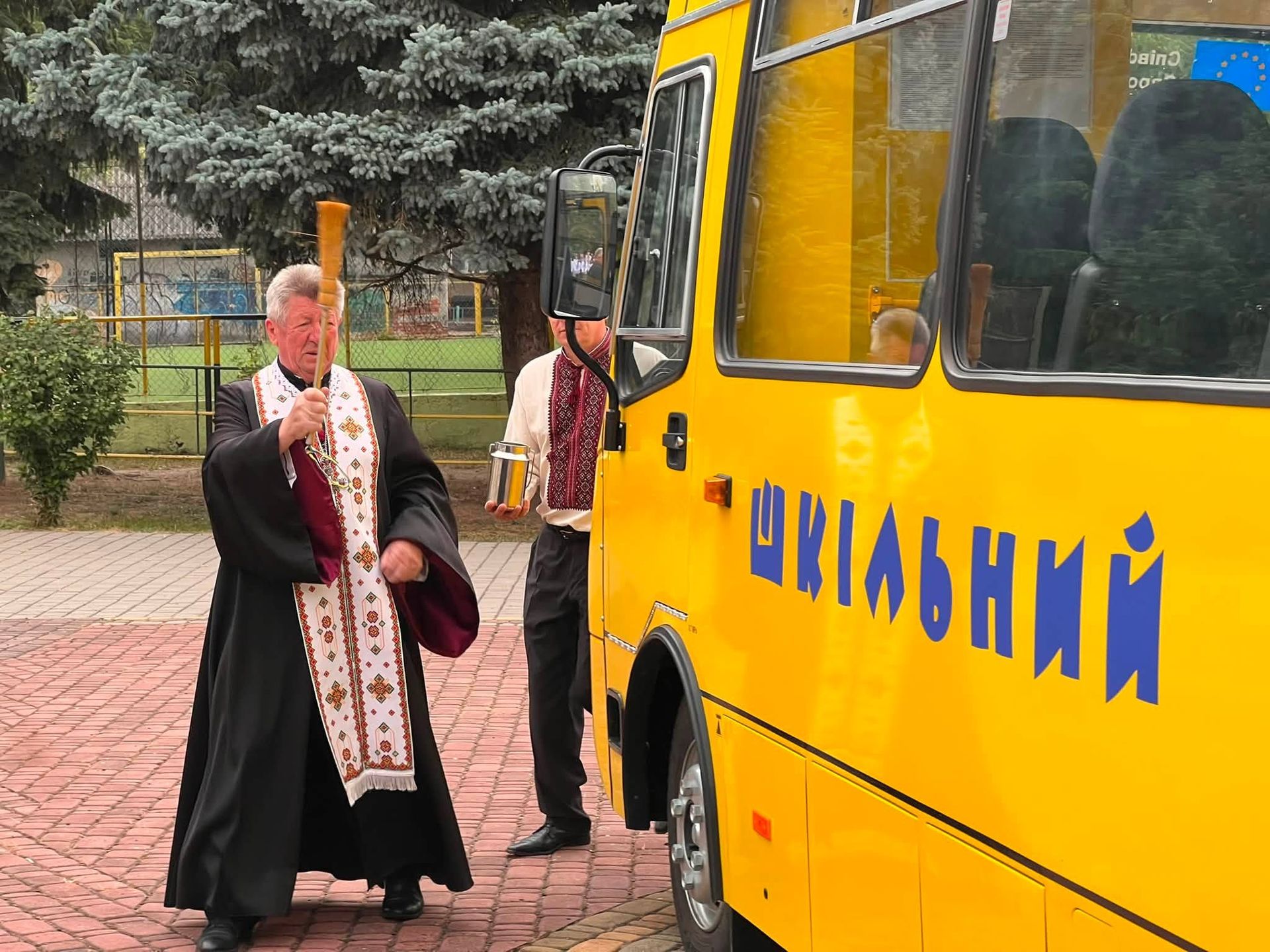 Городенківський ліцей отримав новий шкільний автобус та інтерактивний арт-об'єкт 3