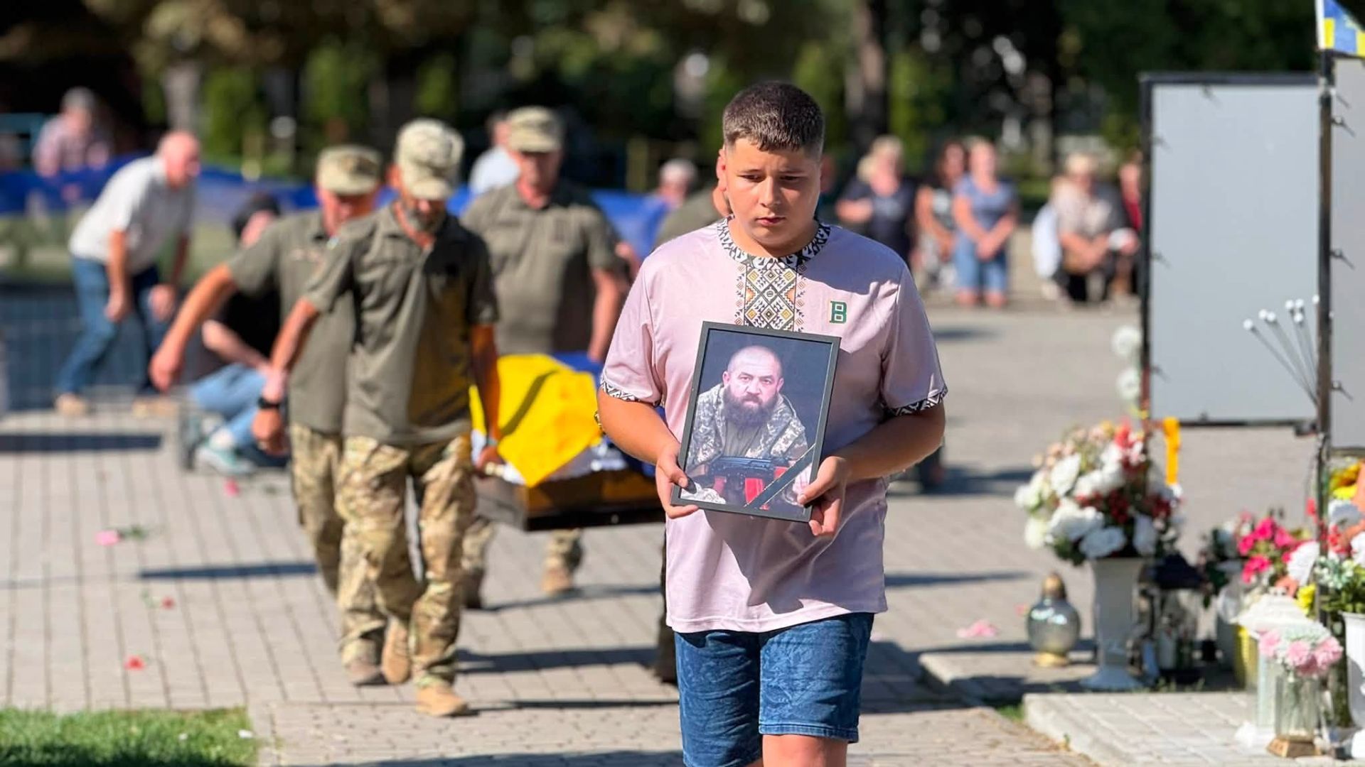 Отинійська громада "на щиті" зустріла полеглого захисника Тараса Колибабʼюка