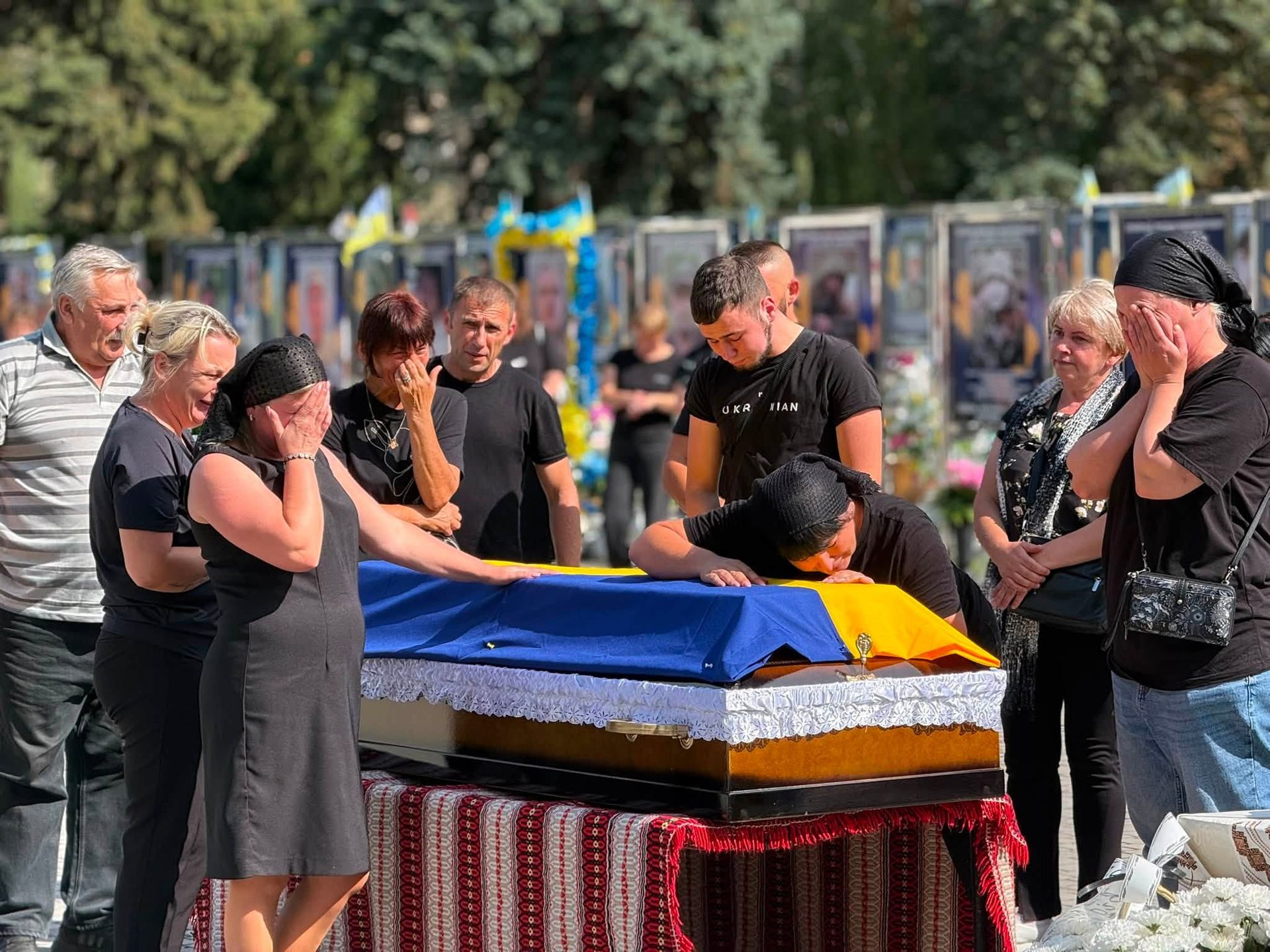 Отинійська громада "на щиті" зустріла полеглого захисника Тараса Колибабʼюка 2