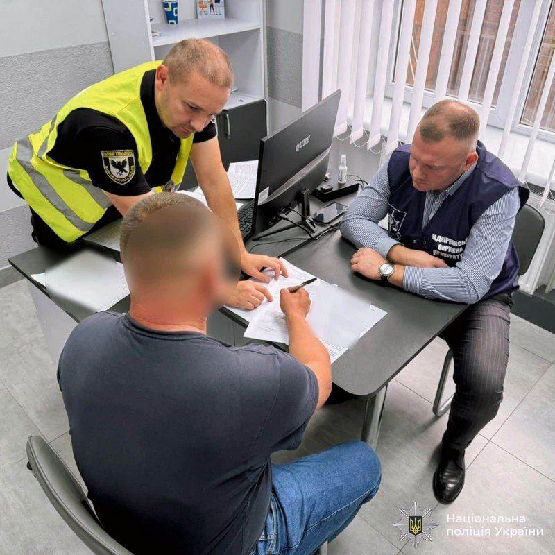 Водій позашляховика збив двох дітей на тротуарі в Микуличині 3