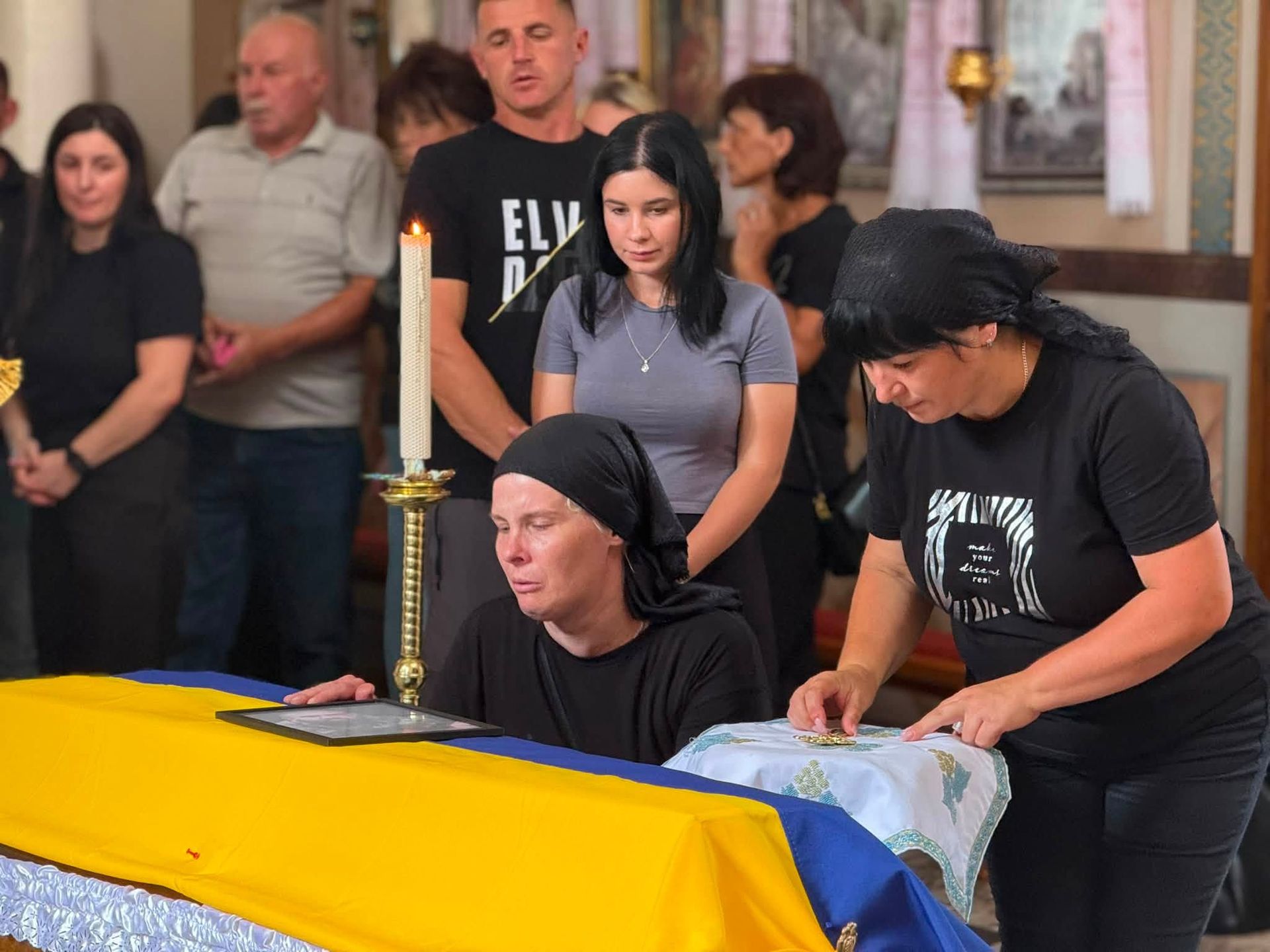 В Отинійській громаді попрощалися із загиблим захисником Тарасом Колибабʼюком 7