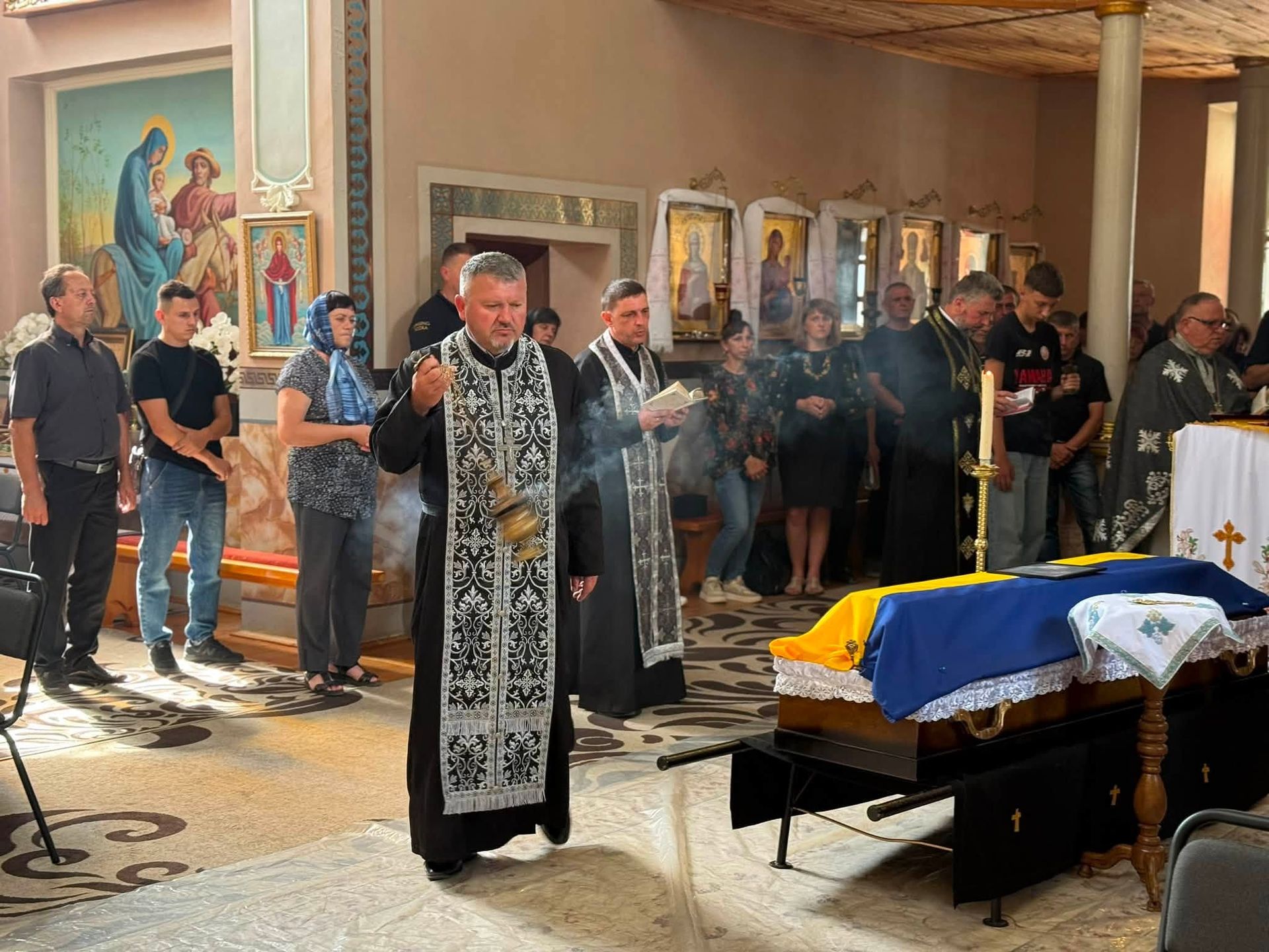В Отинійській громаді попрощалися із загиблим захисником Тарасом Колибабʼюком 3