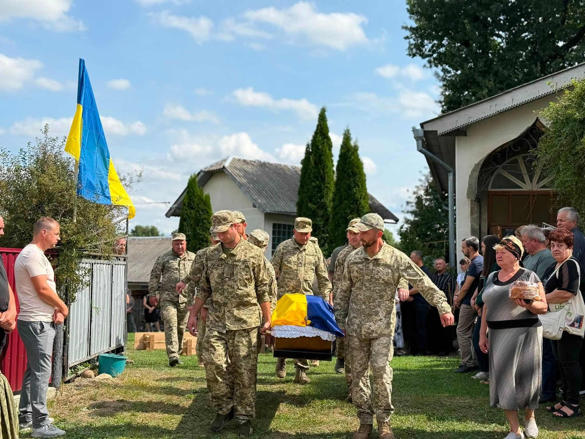 В Отинійській громаді попрощалися із загиблим захисником Тарасом Колибабʼюком 5