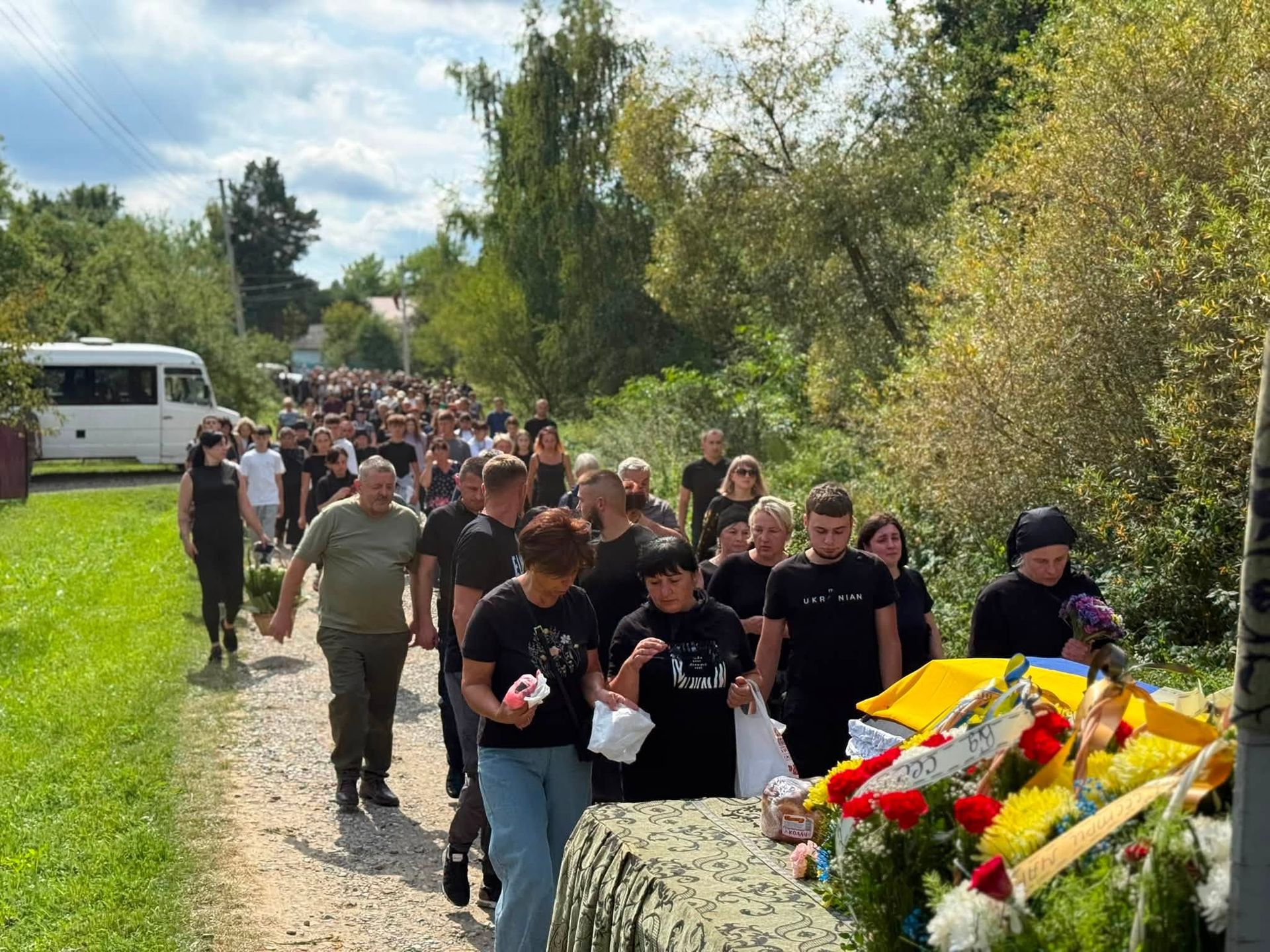 В Отинійській громаді попрощалися із загиблим захисником Тарасом Колибабʼюком 6