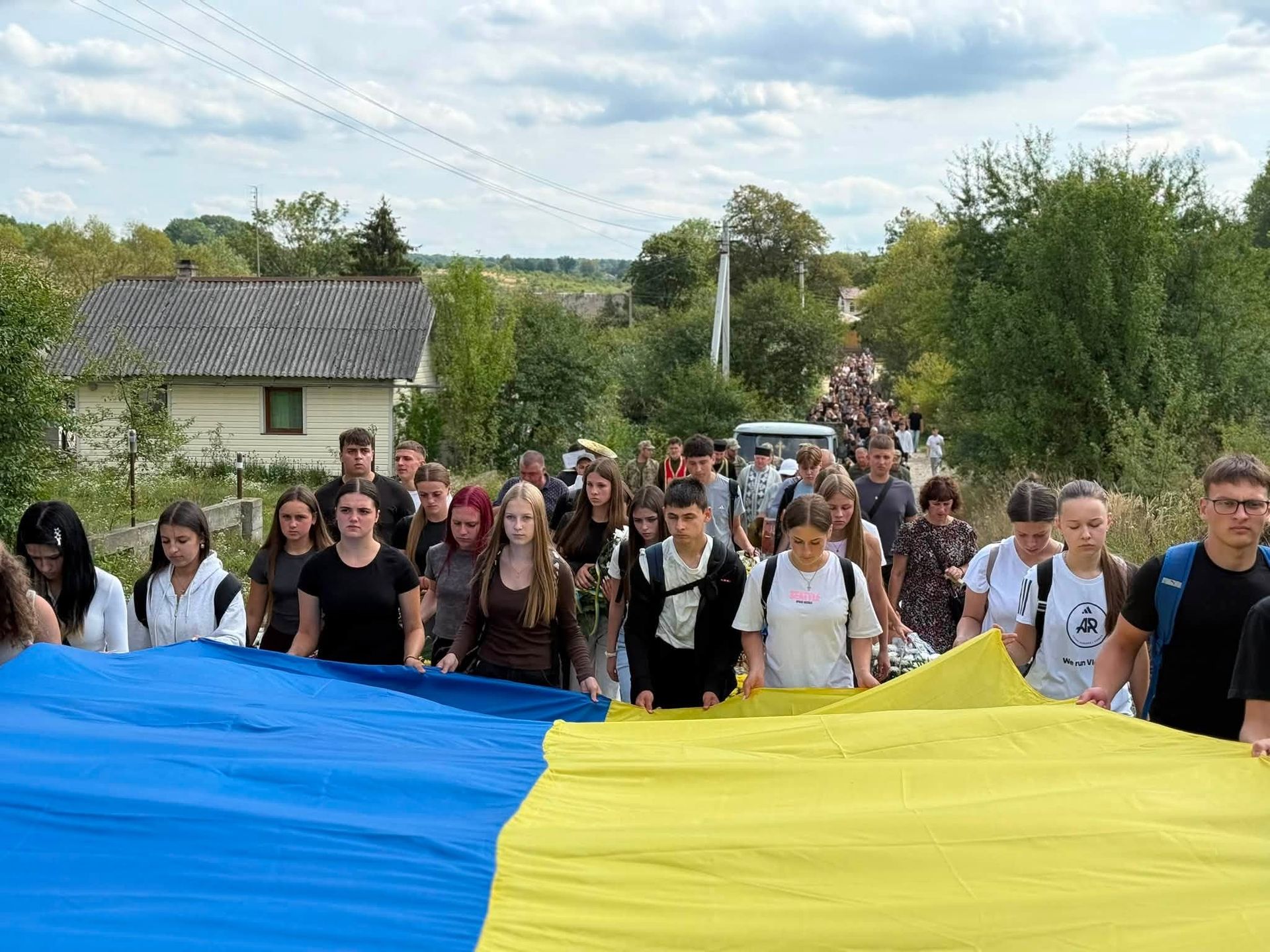 В Отинійській громаді попрощалися із загиблим захисником Тарасом Колибабʼюком 8