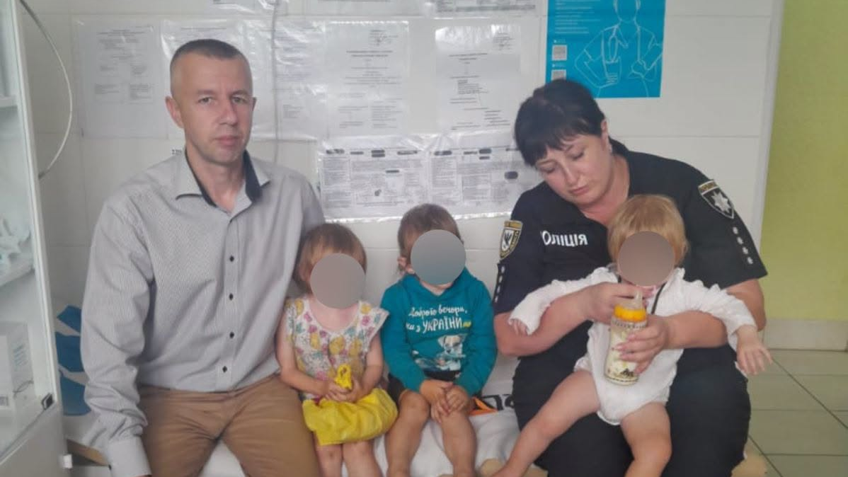 В домі - безлад, а мати - напідпитку: шість дітей вилучили з сім'ї на Надвірнянщині 3