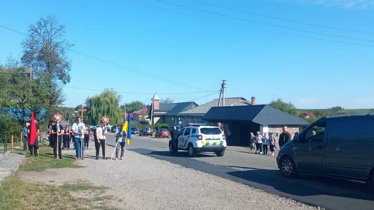 На вічний спочинок повернувся захисник з Коломийщини Іван Вівчарук 5