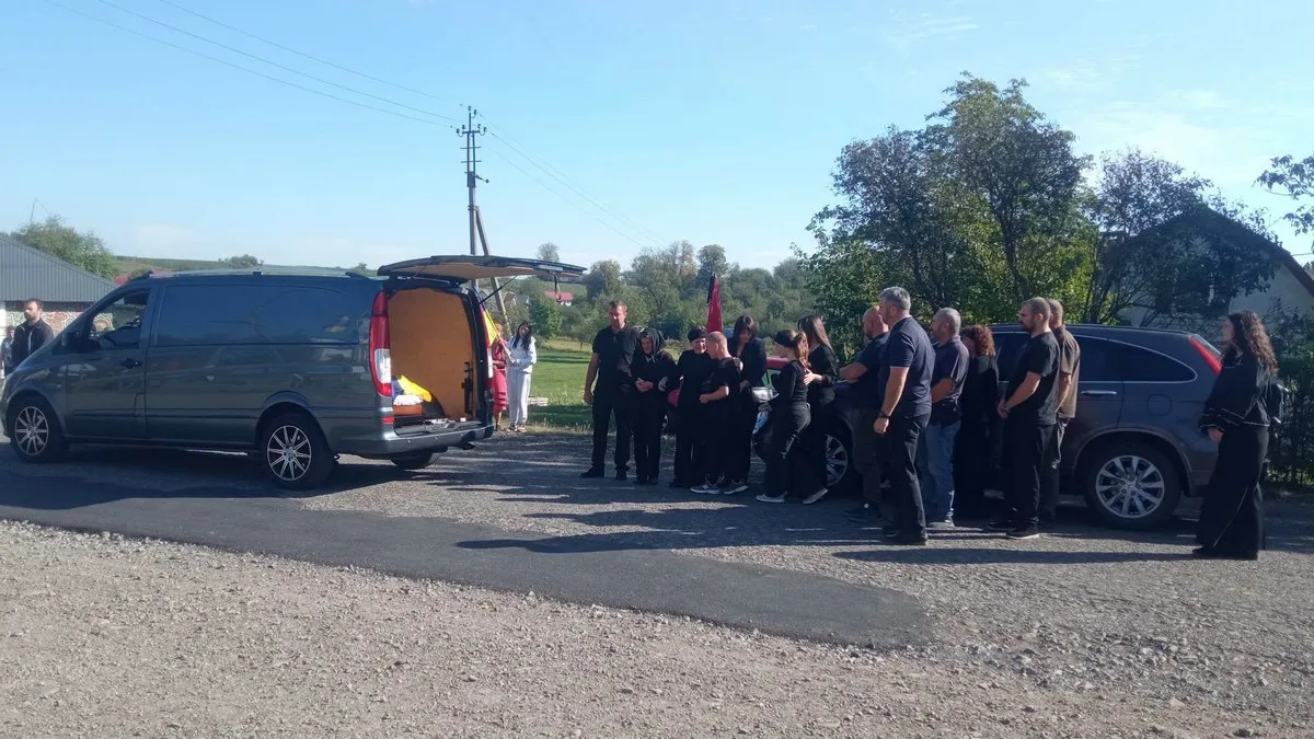 На вічний спочинок повернувся захисник з Коломийщини Іван Вівчарук 2