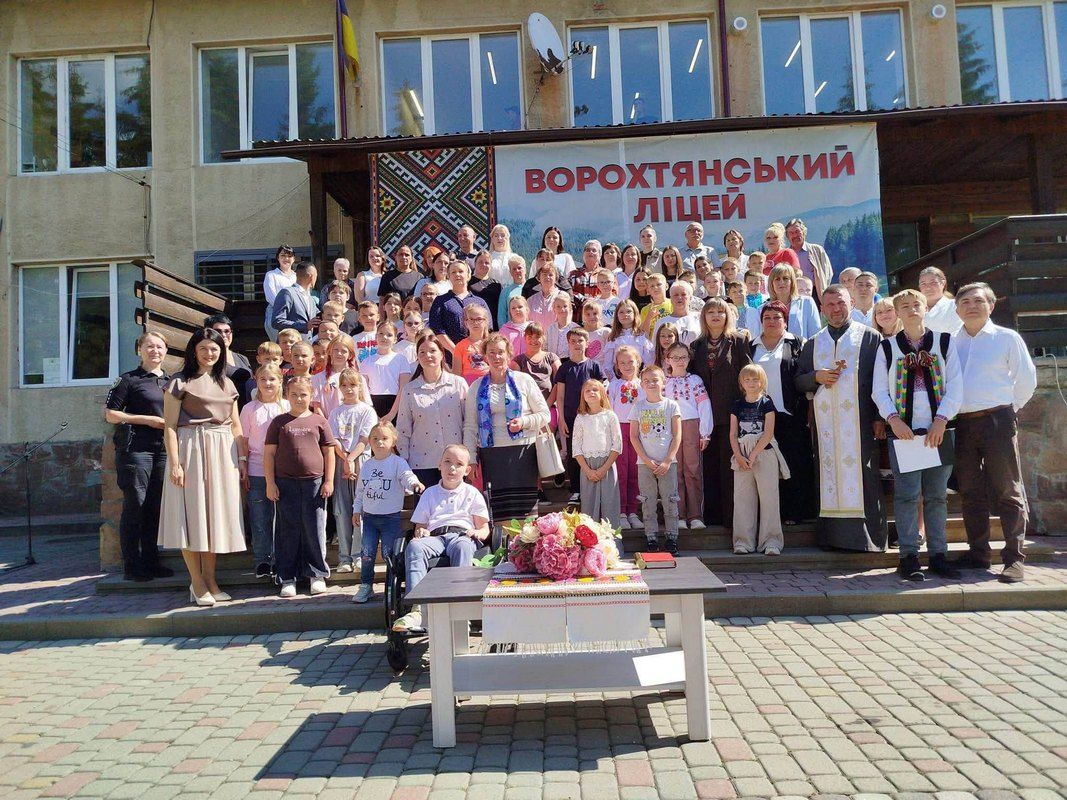 Новий спеціалізований шкільний автобус передали Ворохтянській громаді 2