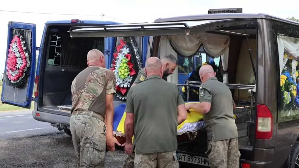 До Заболотівської громади "на щиті" повернувся воїн Ярослав Шиян 1