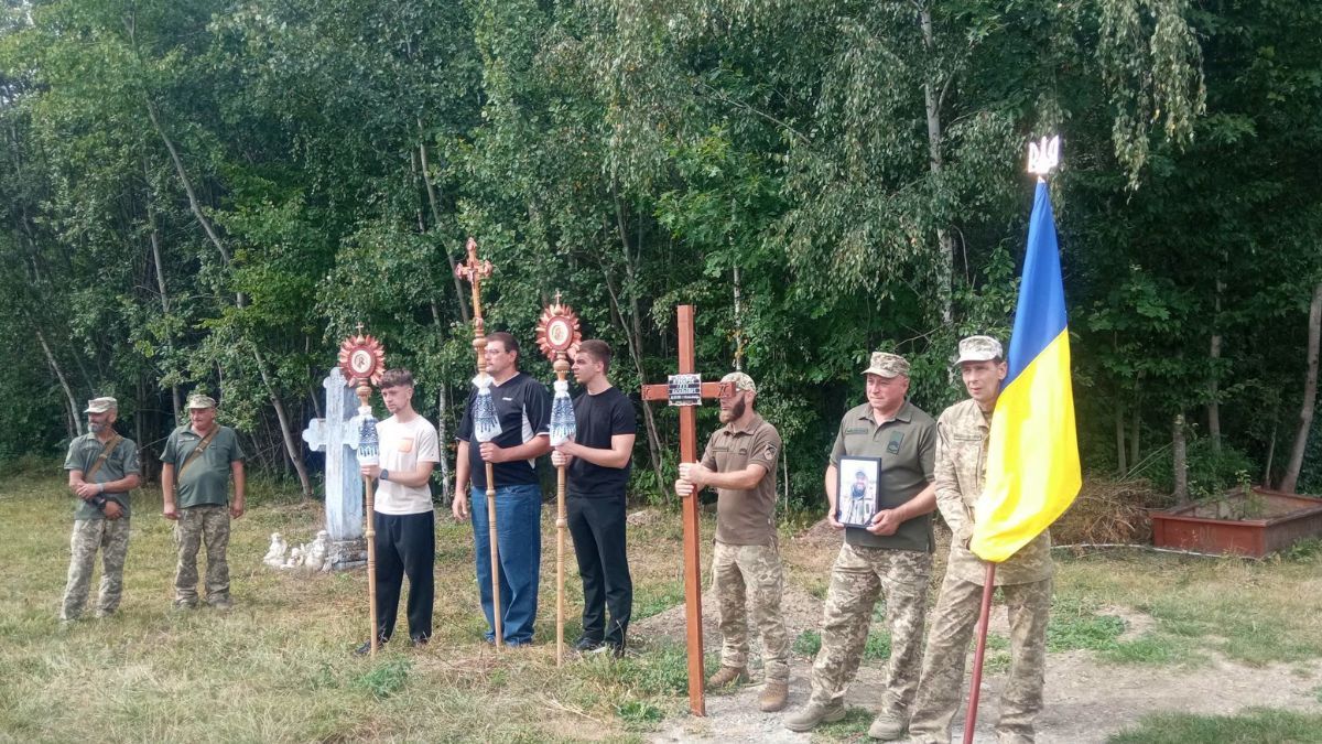 На вічний спочинок на Коломийщині провели воїна Івана Вівчарука 5