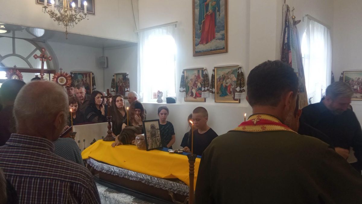 На вічний спочинок на Коломийщині провели воїна Івана Вівчарука 4