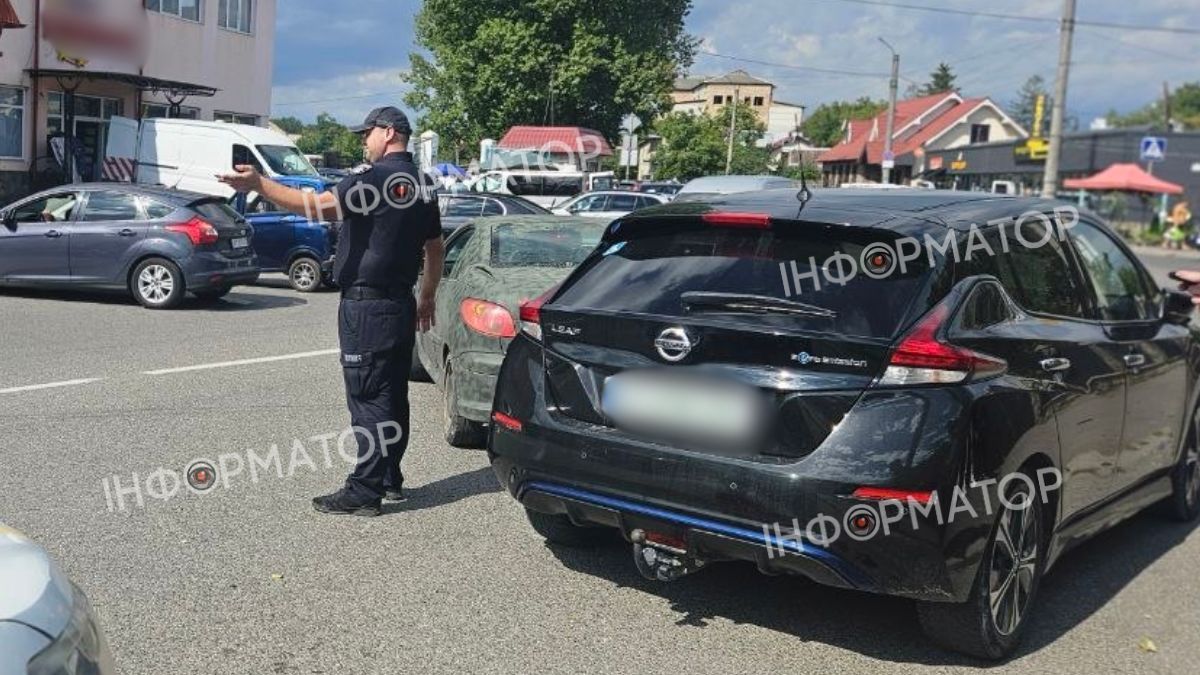 Неподалік Торговиці у Коломиї трапилася ДТП. Рух ускладнено 2