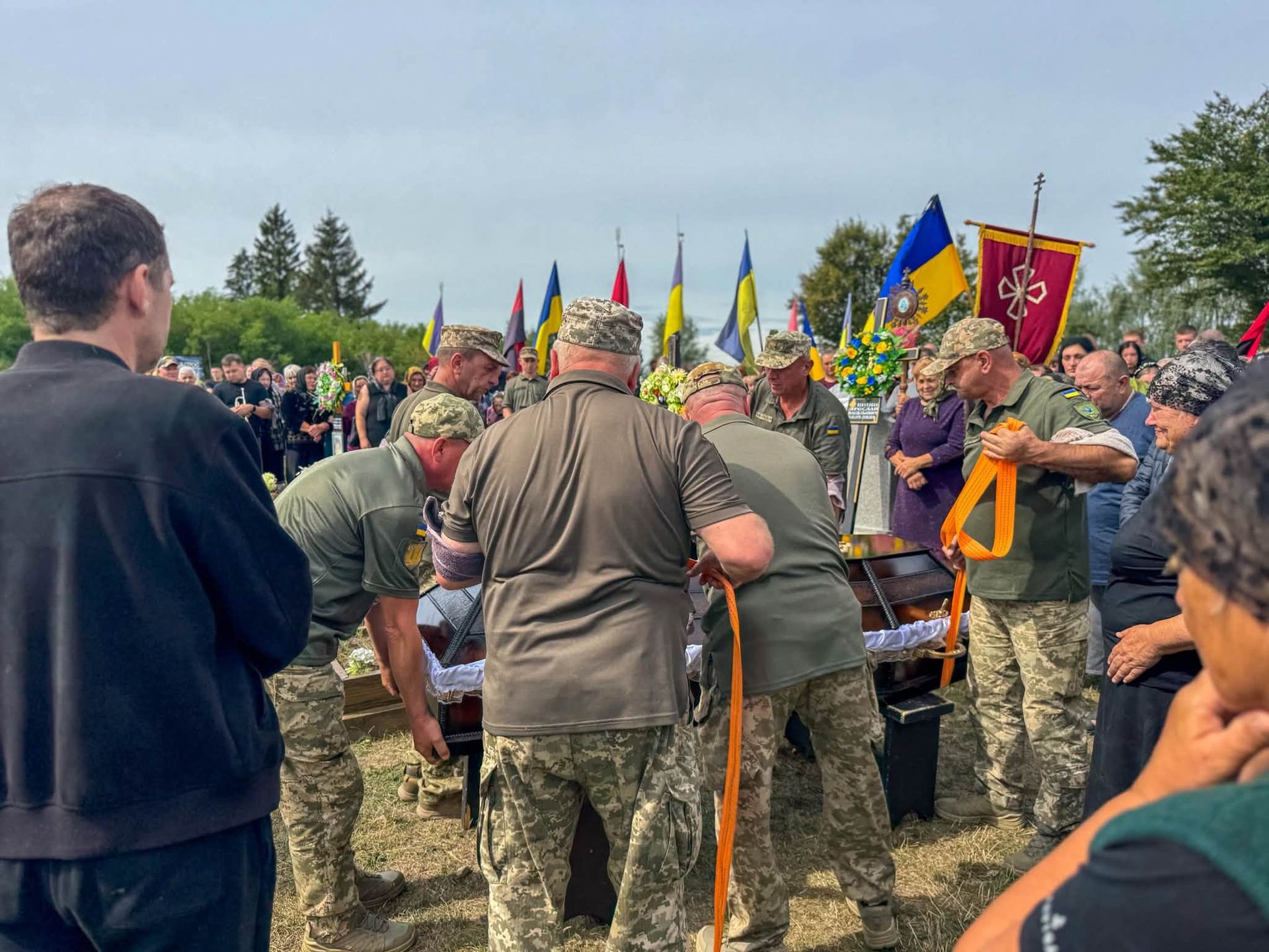На Коломийщині попрощалися із загиблим захисником Ярославом Шияном 13