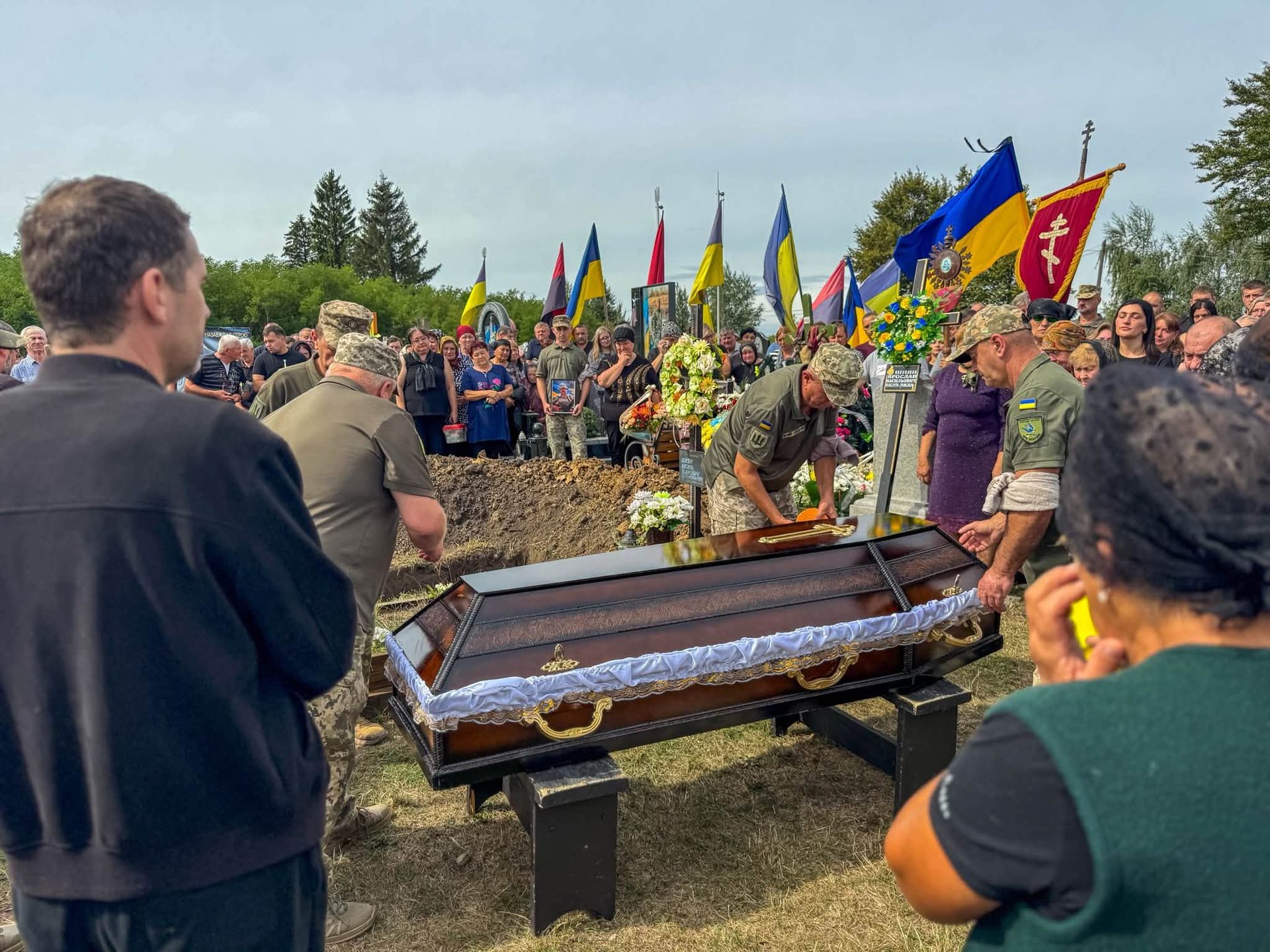 На Коломийщині попрощалися із загиблим захисником Ярославом Шияном 12