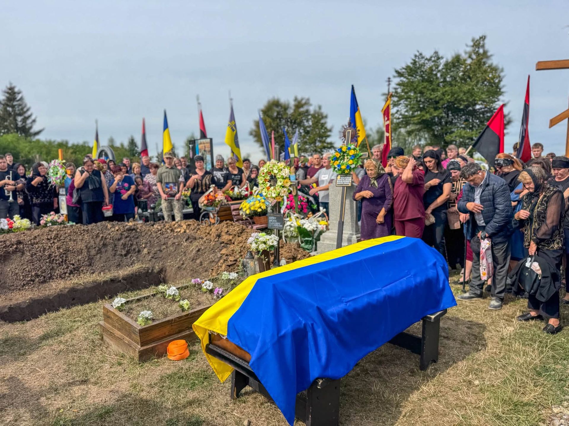 На Коломийщині попрощалися із загиблим захисником Ярославом Шияном 11