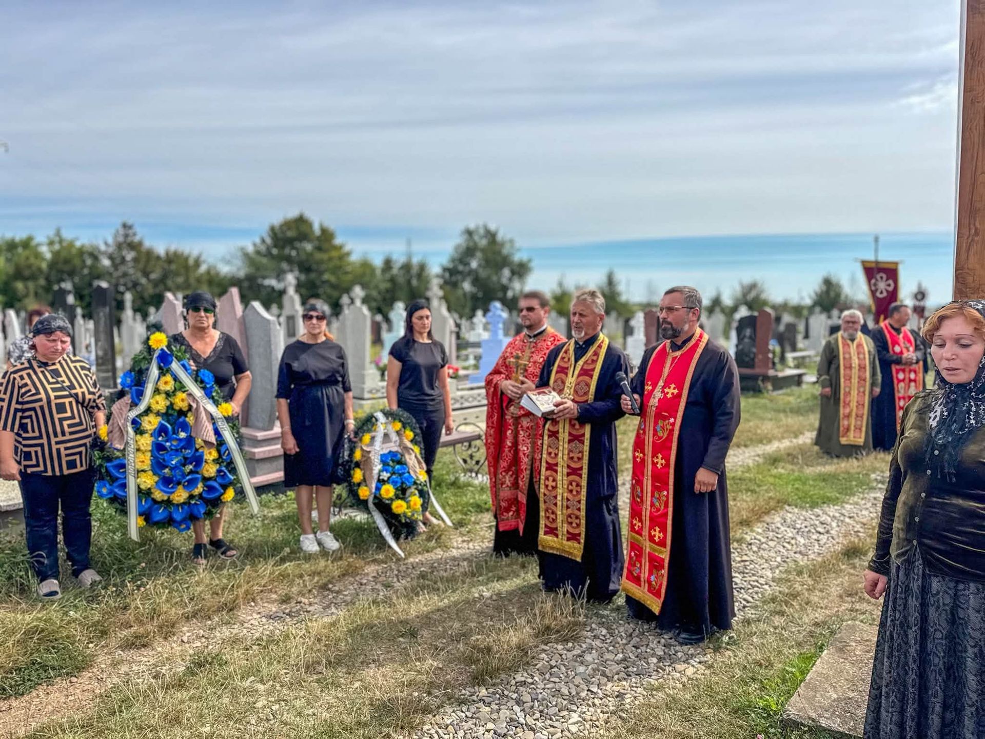 На Коломийщині попрощалися із загиблим захисником Ярославом Шияном 10