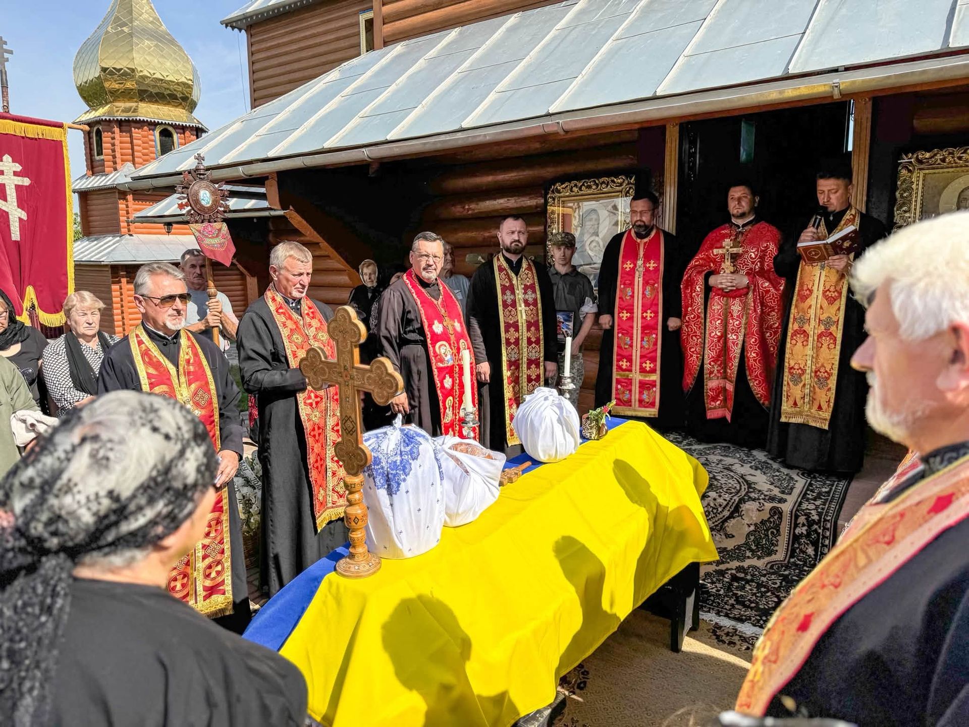 На Коломийщині попрощалися із загиблим захисником Ярославом Шияном 8