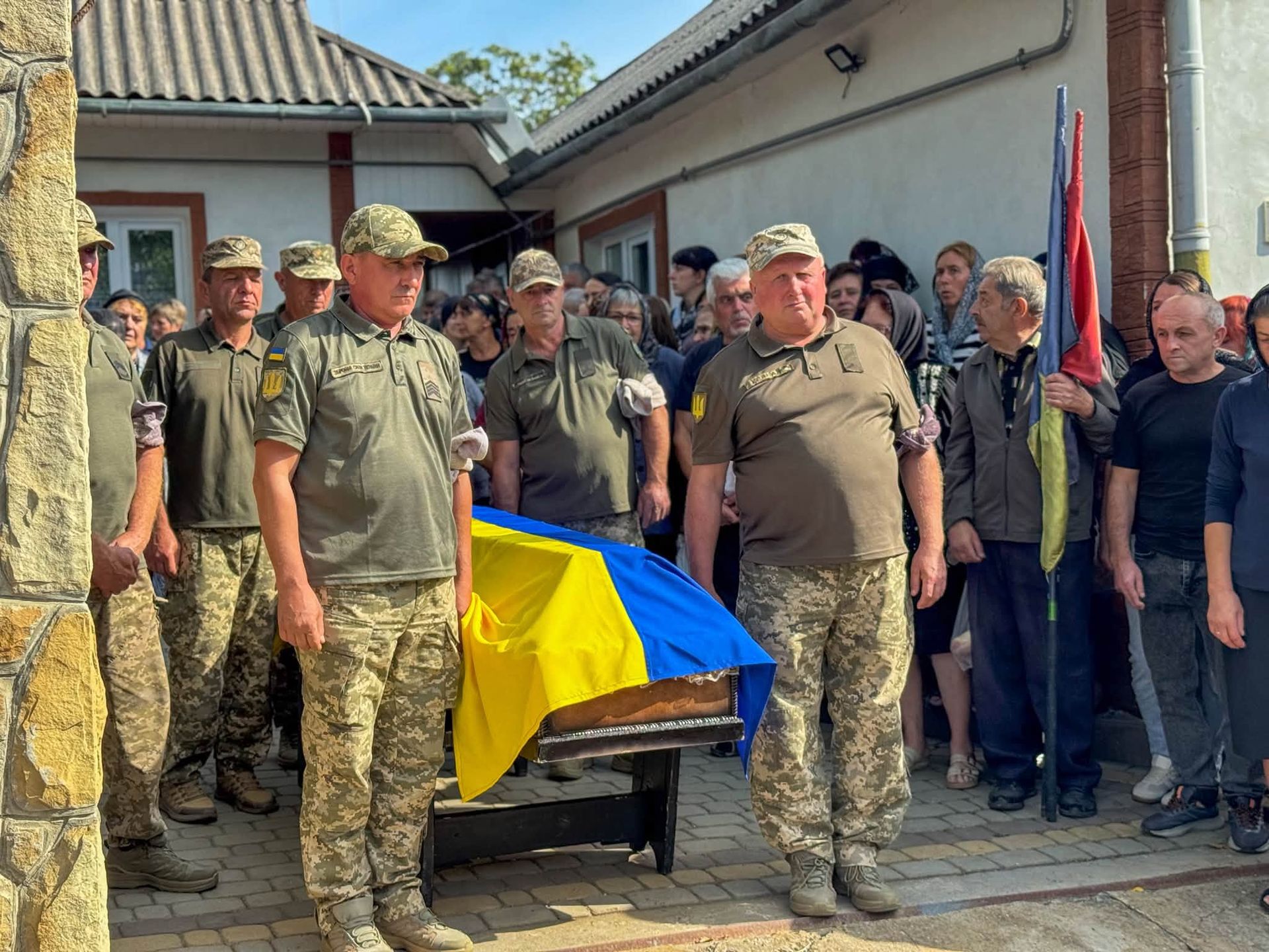 На Коломийщині попрощалися із загиблим захисником Ярославом Шияном 1