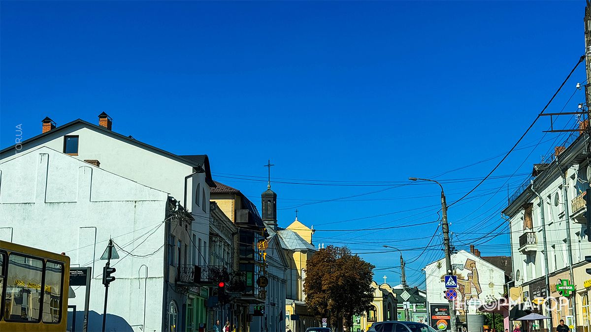 Тихий затишок середмістя: фотопрогулянка Коломиєю у перший тиждень осені 27