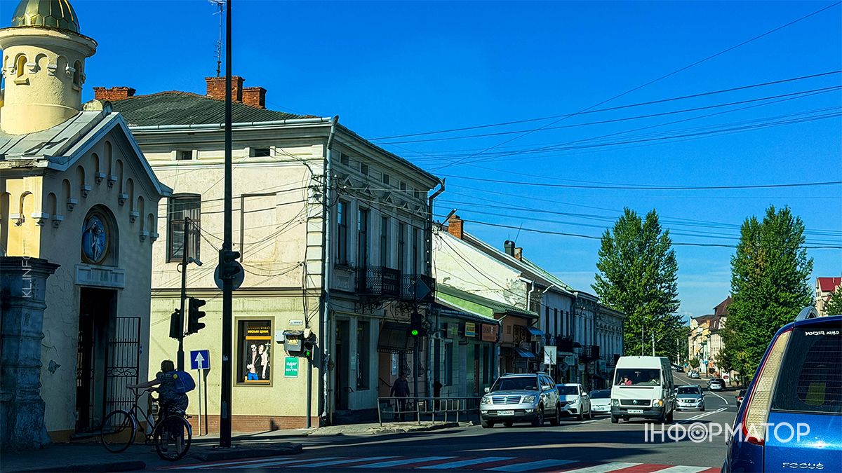 Тихий затишок середмістя: фотопрогулянка Коломиєю у перший тиждень осені 22