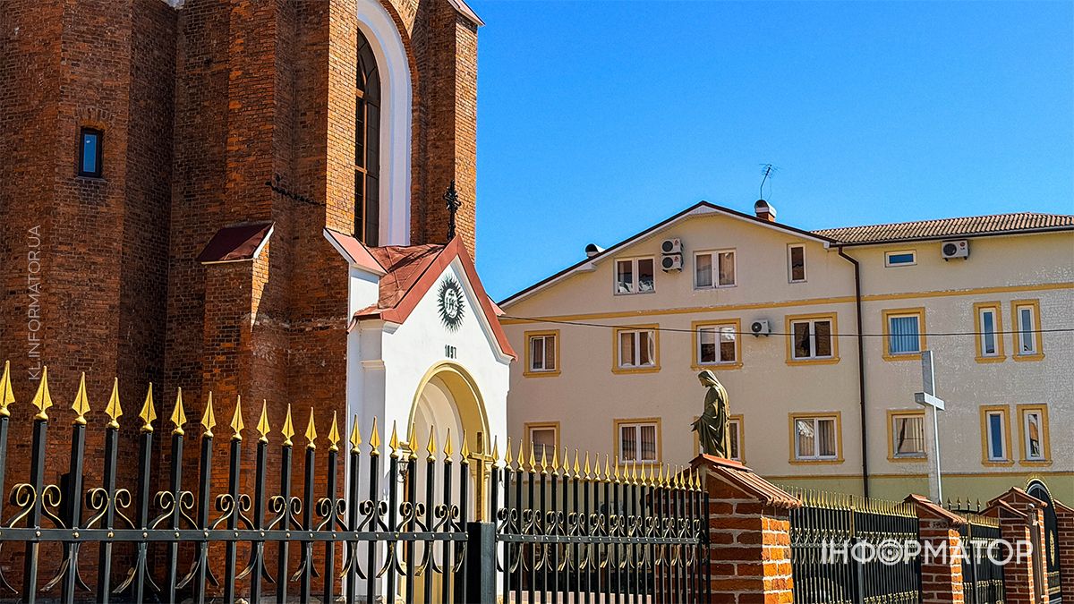 Тихий затишок середмістя: фотопрогулянка Коломиєю у перший тиждень осені 18