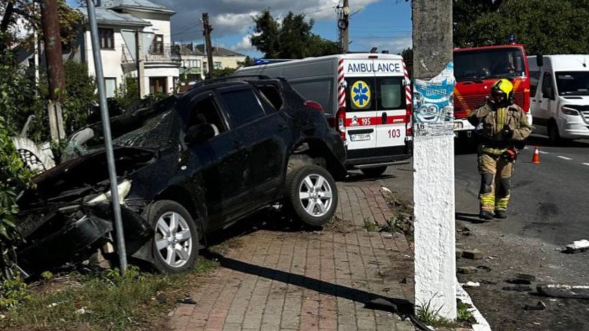 Дві автівки зіткнулися на Коломийщині: є травмовані 1